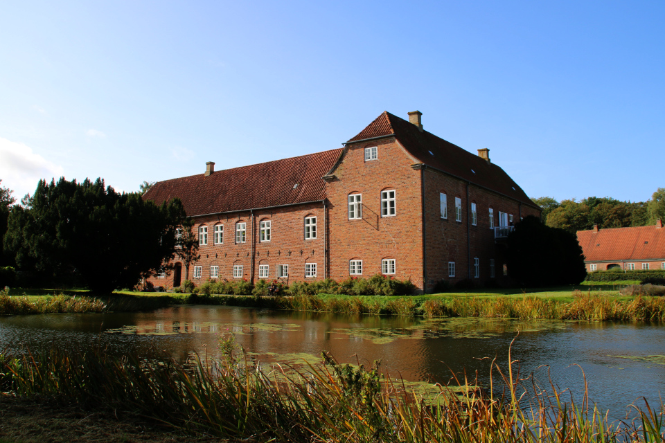 Замок Боллер (дат. Boller Slot). Фото 15 сент. 2019, г. Хорсенс / Horsens, Дания