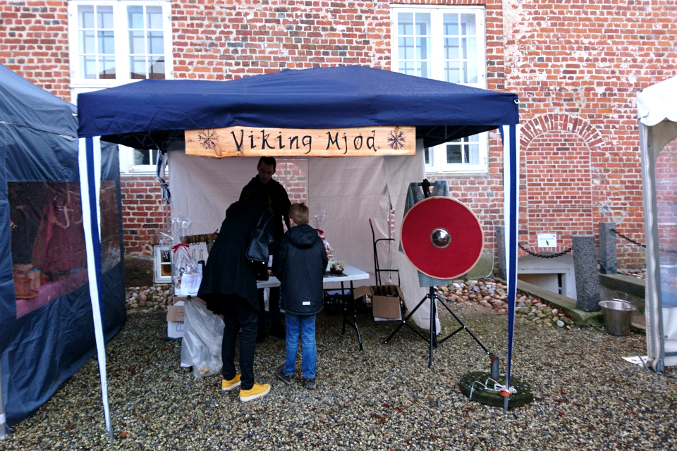 медовый напиток викингов (дат. Viking Mjød), замок Ульструп / Ulstrup, Дания