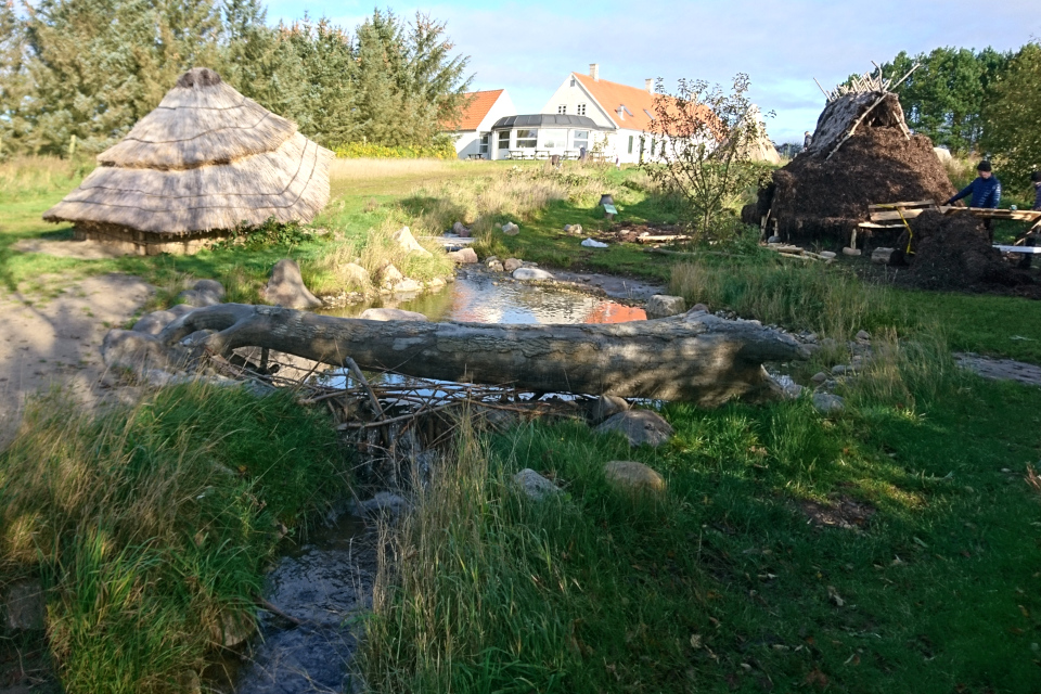 Запруды на речке для ловли рыбы. Парк каменного века Эртебёлле 