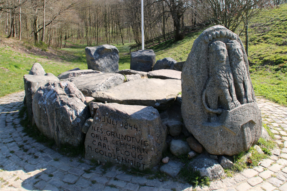 Памятник трибуны. Скамлингсбанкен (Skamlingsbanken), Дания