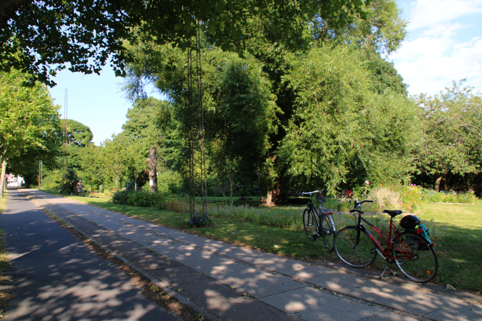 Велосипеды возле городского парка Greenshare, г. Орхус / Aarhus, Дания