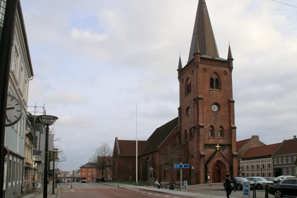 Фьорденхус Вайле (Fjordenhus), церковь святого Николая (Sct. Nicolaj Kirke), Вайле, Дания. Фото 12 фев. 2022