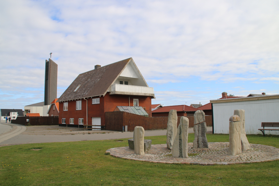 Памятник. Тюборён (Thyborøn), Дания. Фото 25 сент. 2021