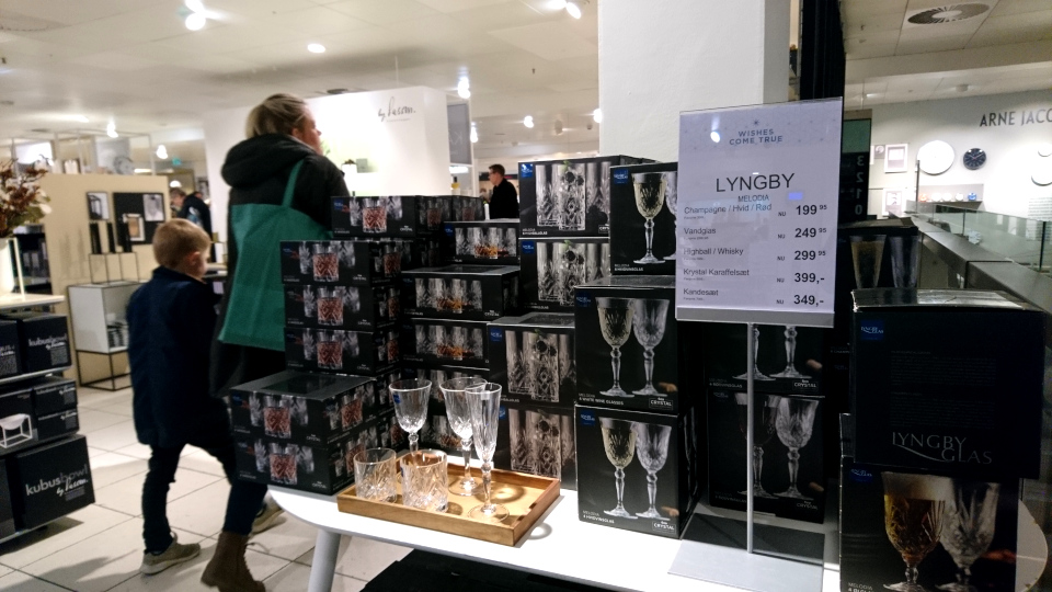 Хрусталь компании Lyngby, датский дизайн. Магазин Magasin, Дания. Фото 14 нояб. 2021