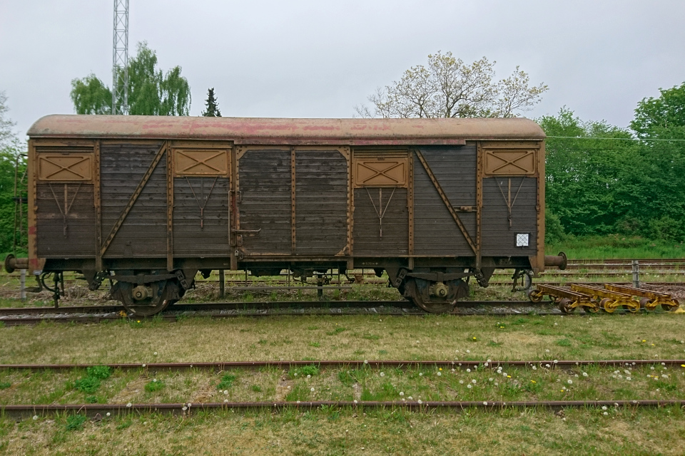 Вагон. Ж/д станция, Рюомгорд (Ryomgård), Дания. 16 мая 2022