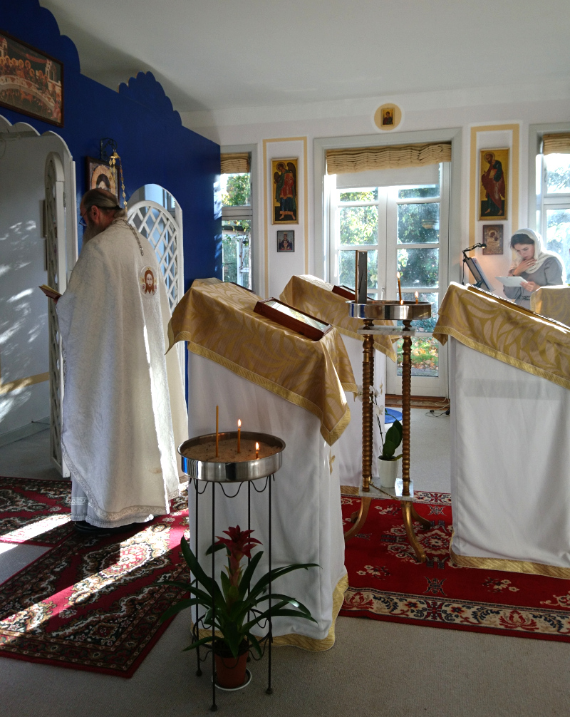 Служба. Храм св. Климента Римского в Орхусе (Den Hellige Bispemartyr Klement af Roms kirke i Aarhus), Вибю, Дания. Фото 7 нояб.2021