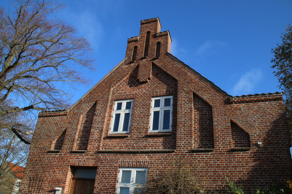 Храм св. Климента Римского в Орхусе (Den Hellige Bispemartyr Klement af Roms kirke i Aarhus), Вибю, Дания. Фото 7 нояб.2021